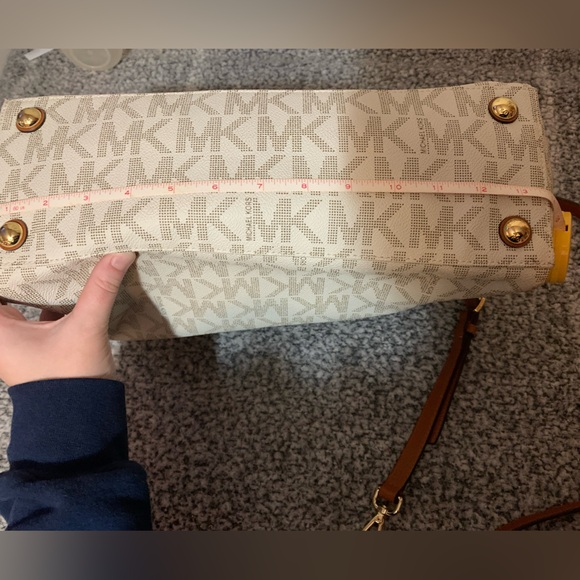 Michael Kors purse - Picture 7 of 12